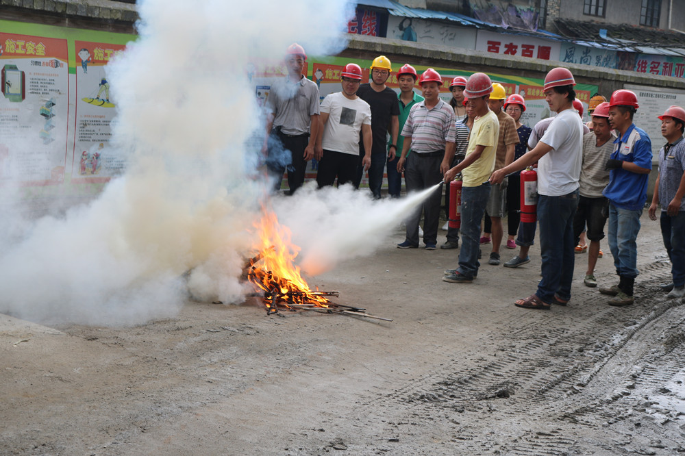 福建易順建筑工程有限公司“東升商城”工程2017年度《安全生產月》消防、救援應急演練