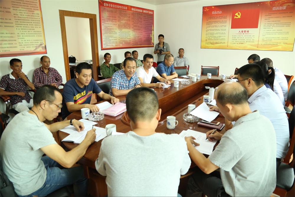 福建易順建筑工程有限公司“互動聯動、掛鉤幫扶”招沙甲村貧困戶捐贈儀式