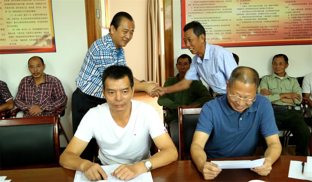 福建易順建筑工程有限公司“互動聯動、掛鉤幫扶”招沙甲村貧困戶捐贈儀式