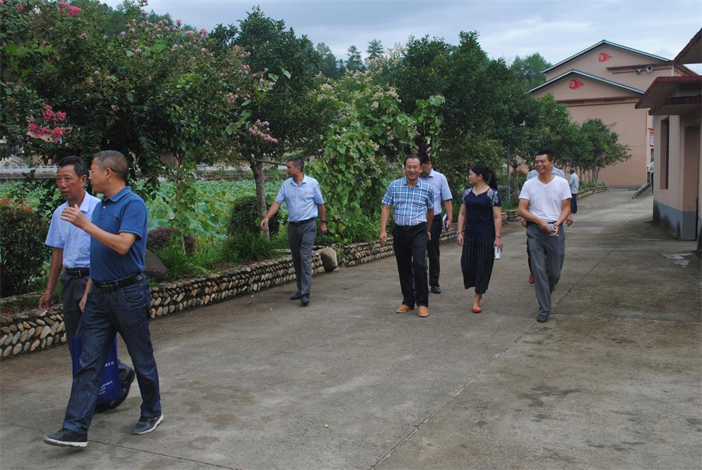 福建易順建筑工程有限公司“互動聯動、掛鉤幫扶”招沙甲村貧困戶捐贈儀式