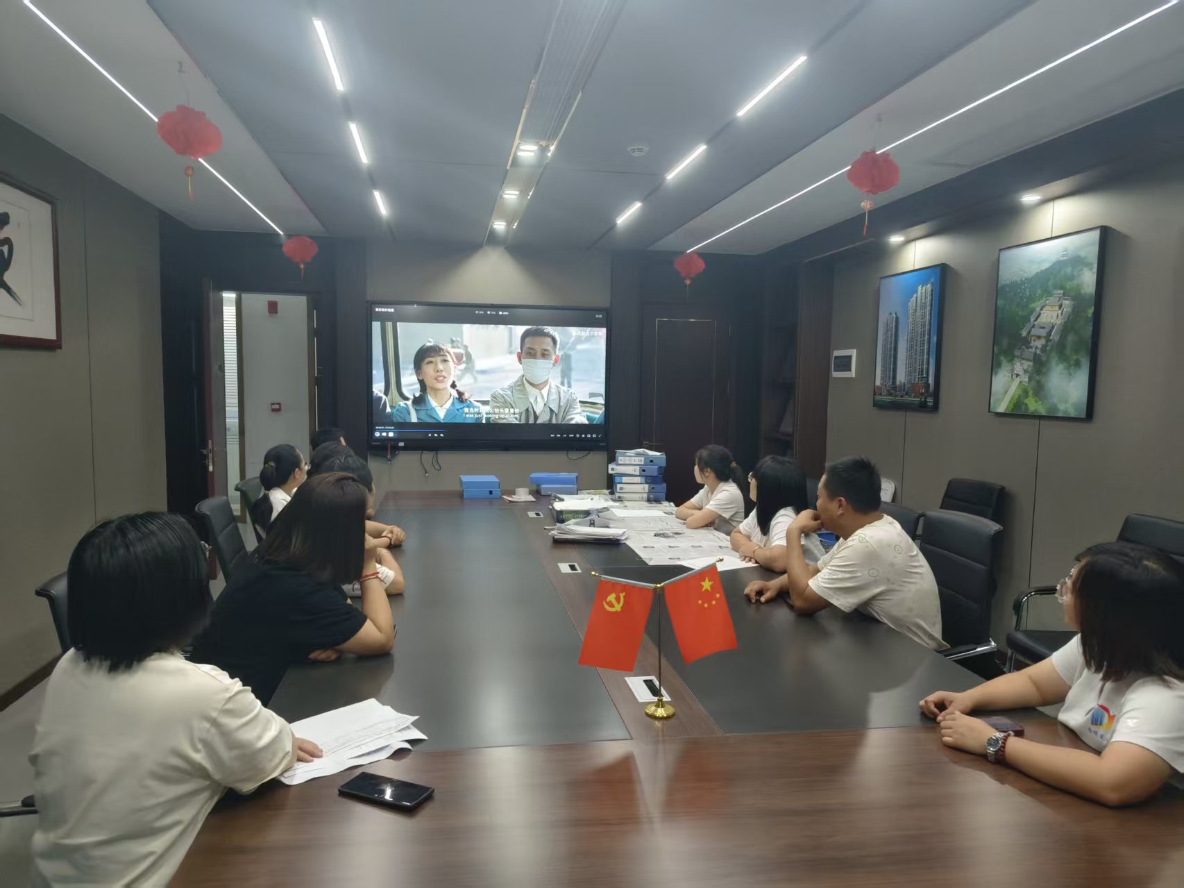 賡續(xù)紅色血脈，凝聚奮進力量 —— 易順建工集團黨支部國慶觀影《我和我的祖國》